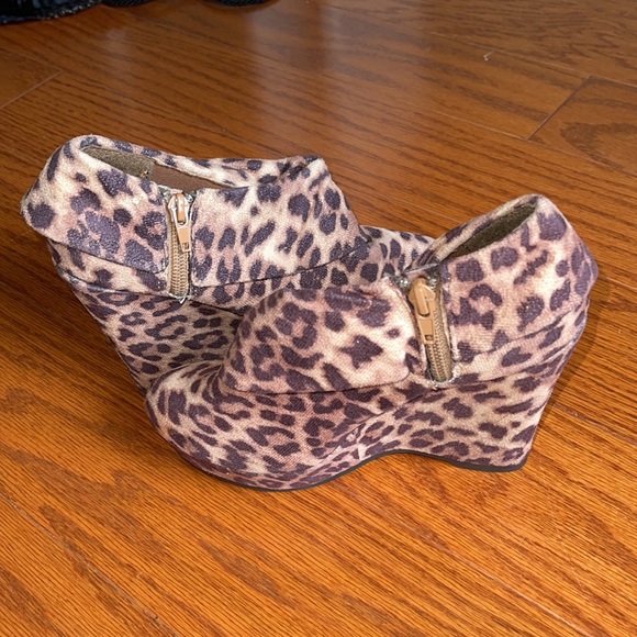 BOOTIES! Madden Girl Leopard Wedge Platform Size 6 Side Zipper 4.5 inch Heel - Picture 3 of 6